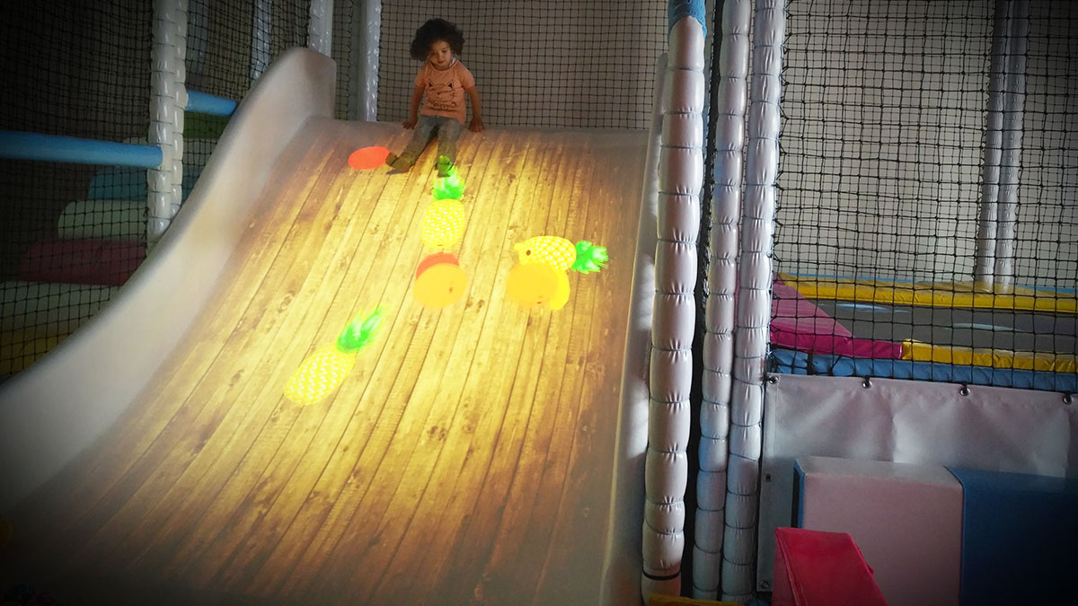 兒童游樂(lè)設(shè)施